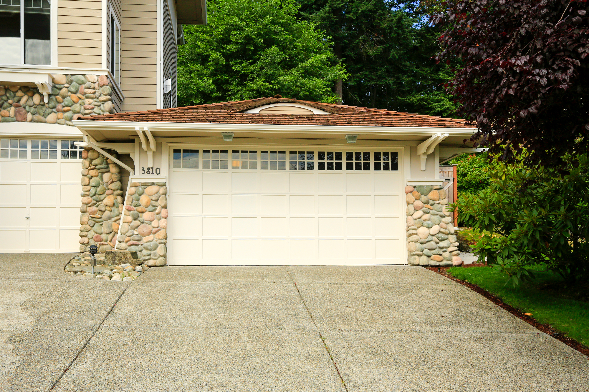 Nova garažna vrata bi lahko konkretno pomagala naši hiši